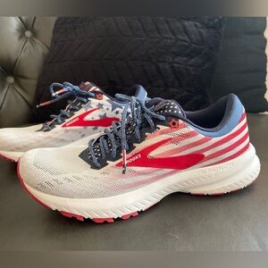 Women's Brooks Launch Shoes. Size 8